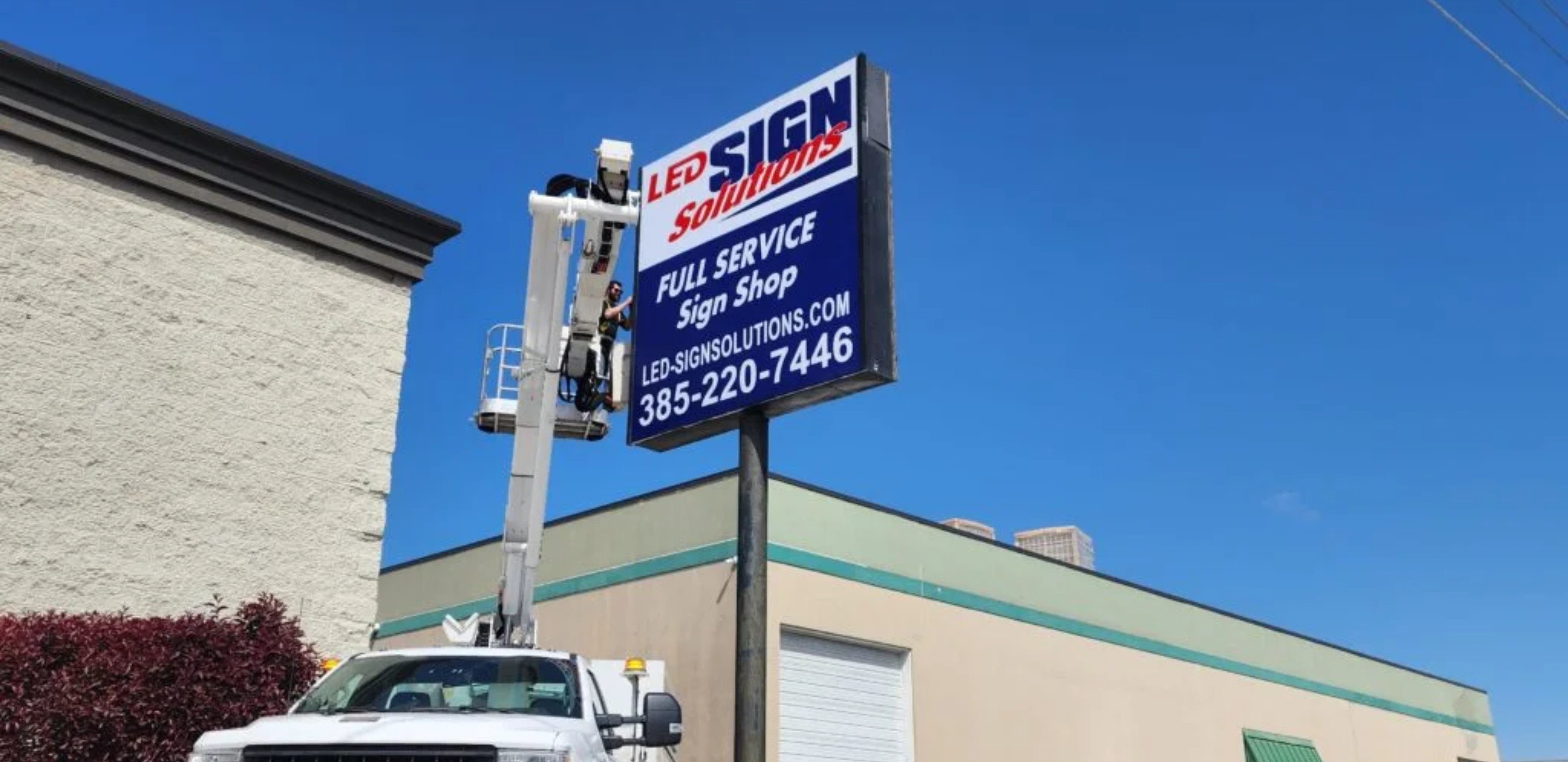Pole mounted signages